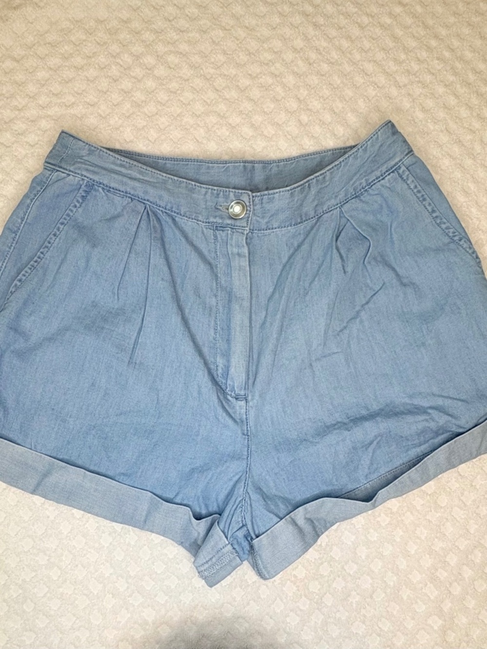 Gianni Bini Chambray Cuffed Shorts | Size 6
